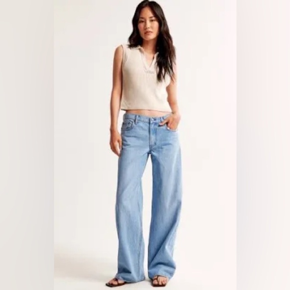 Abercrombie & Fitch Low Rise Ultra Loose Jeans. 34 S / 18 Short